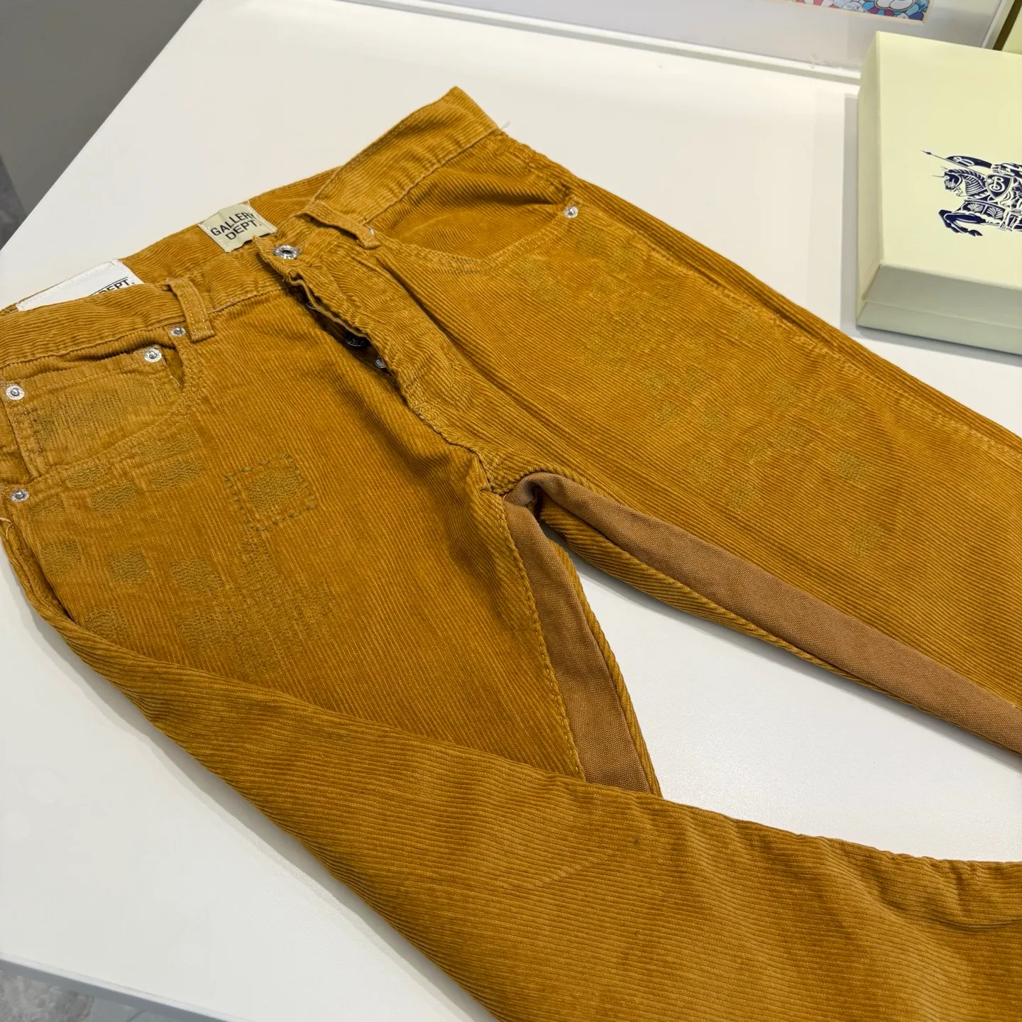 P250 model number: D448 GALLERY DEPT. ss25 limited corduroy splicing embroidered bootcut jeans Size: 28, 30, 32, 34, 36 (S-XXL) Color: Corduroy yellow Size reference: Pants length 100 102 104 106 106 Waist 72 76 80 84 88 Recommended weight S (about 110 pounds) M (about 120 pounds) L (about 140 pounds) XL (about 165 pounds) XXL (about 185 pounds)